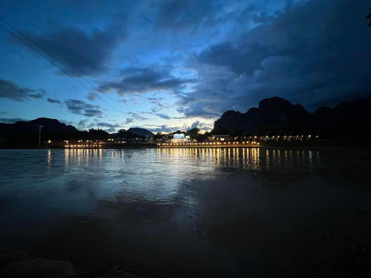 M&M Hotel Vang Vieng Eksteriør billede